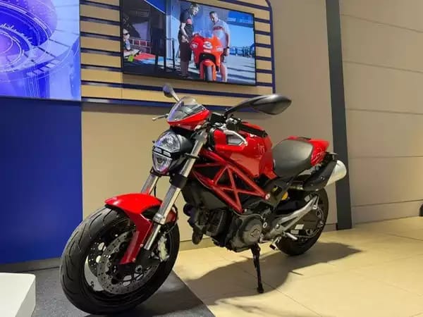 Ducati Monster 696 - Photo 3