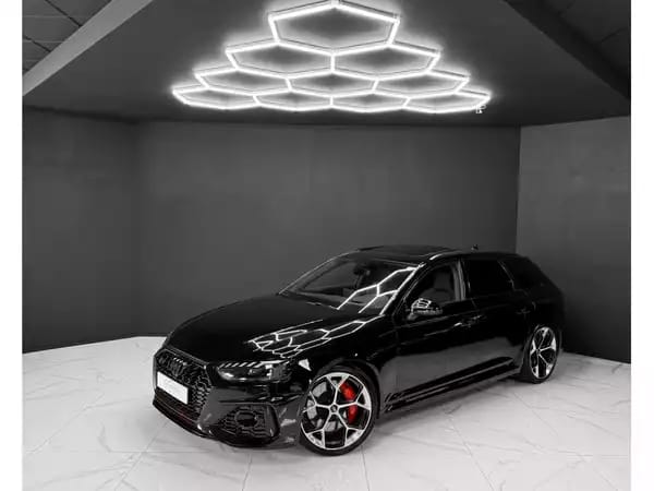 Audi RS4 COMPETITION - Photo 1