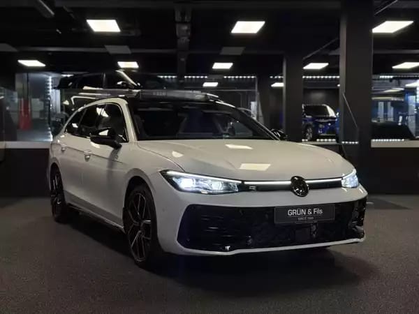 Volkswagen Passat 1.5 eHybrid 272 R-Line PHEV - Photo 1
