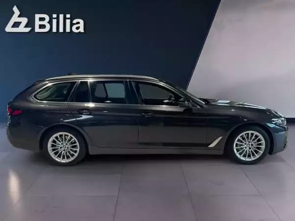 BMW 530 e xDrive - Photo 2