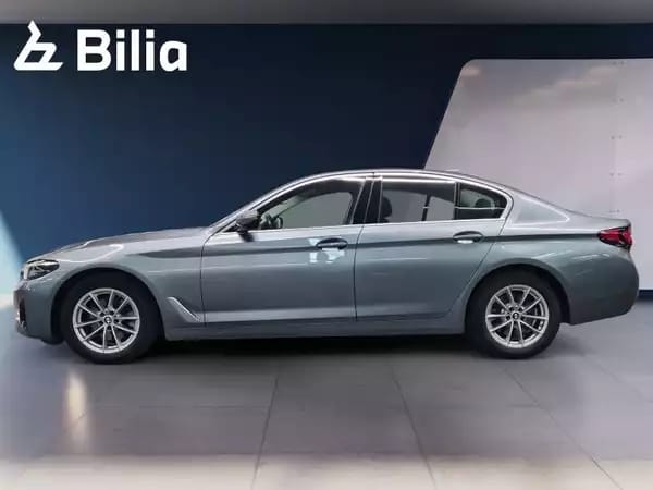 BMW 520 520i Berline - Photo 2