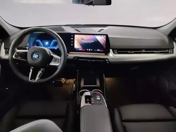 BMW iX2 xDrive 30 - Photo 1