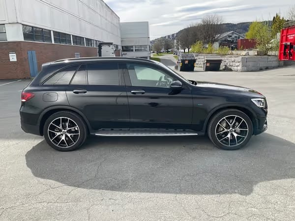 Mercedes-Benz GLC 300 - Photo 1