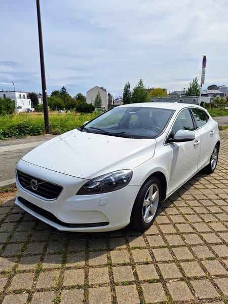 Volvo V40 Momentum - Photo 1