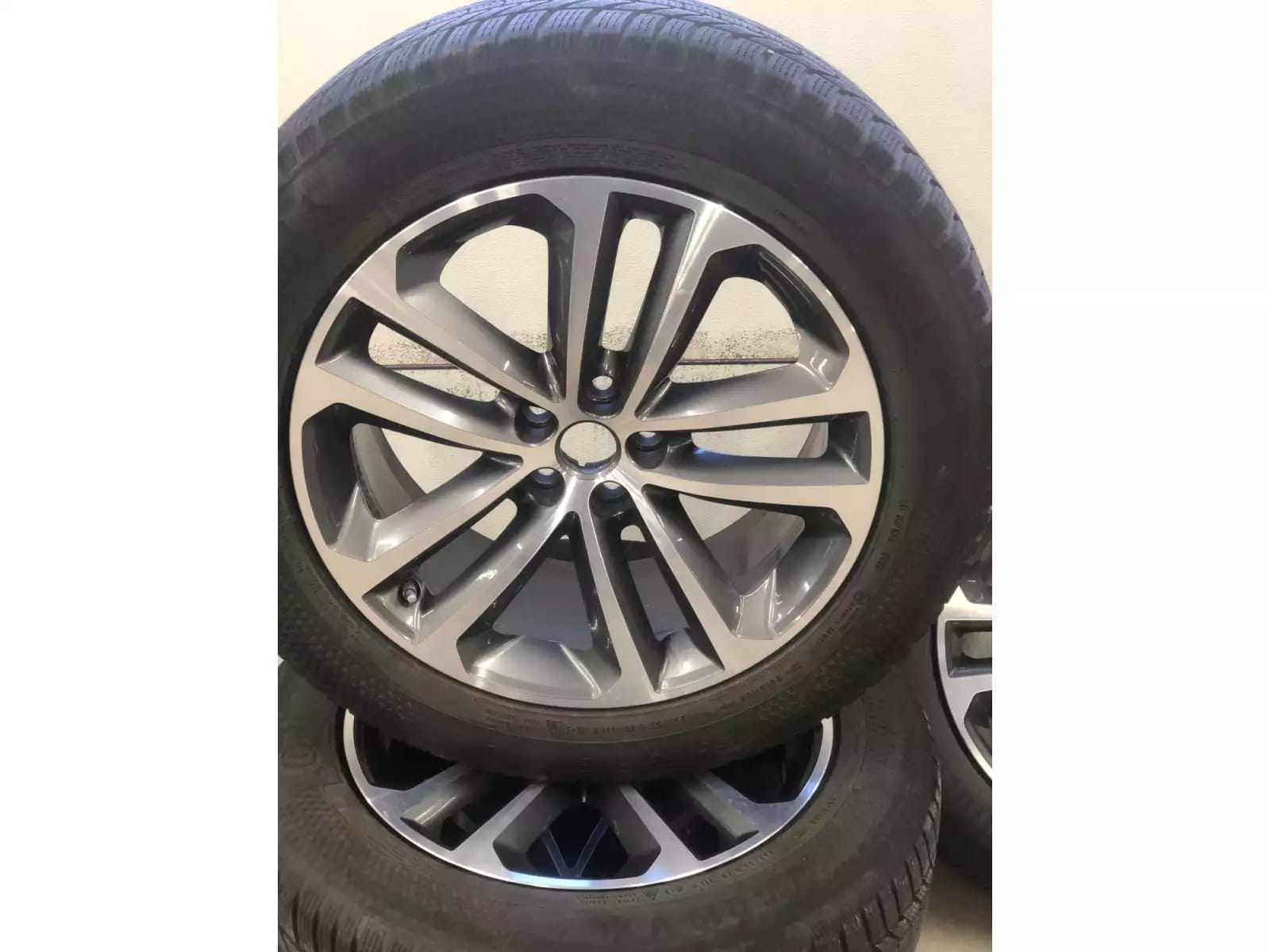 Jantes alu + Pneus hiver 19 255/55 R19 111V - Photo 1