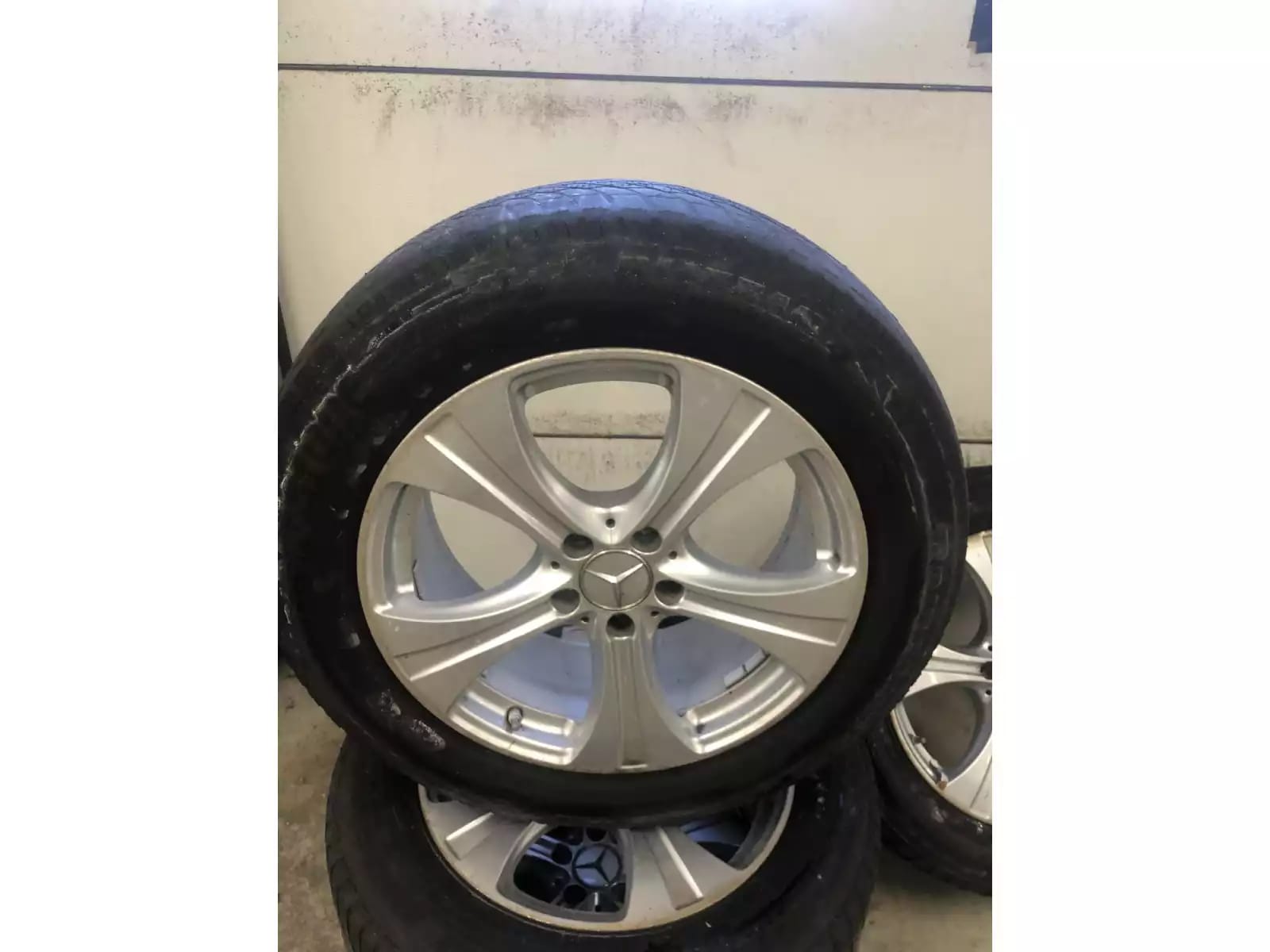 Jantes alu + Pneus hiver 18 235/60 R18 107H - Photo 1