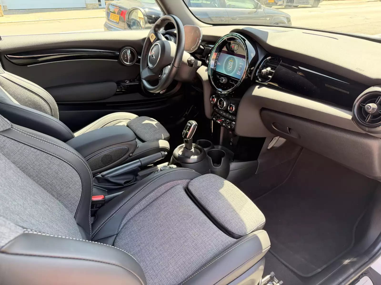 MINI Cooper 1.5 Steptronic 136 - Photo 1