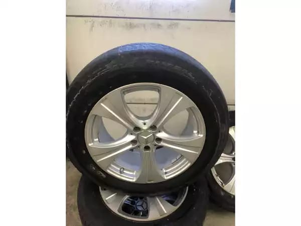 Jantes alu + Pneus hiver 18 235/60 R18 107H - Photo 2