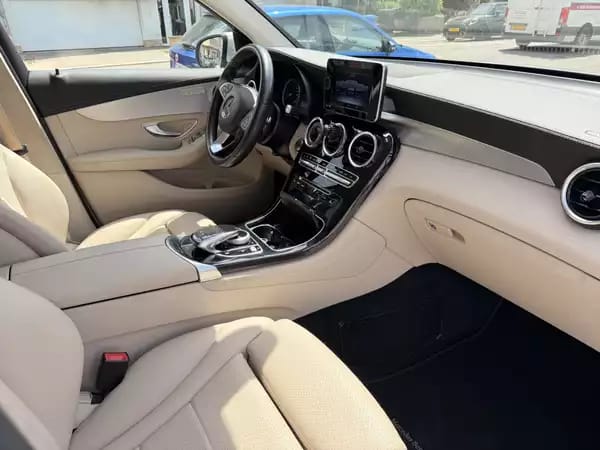Mercedes-Benz GLC 220 D 4MATIC AUTO - Photo 2