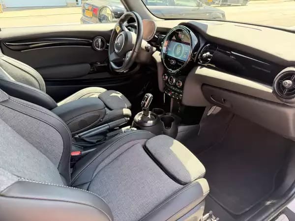 MINI Cooper 1.5 Steptronic 136 - Photo 2