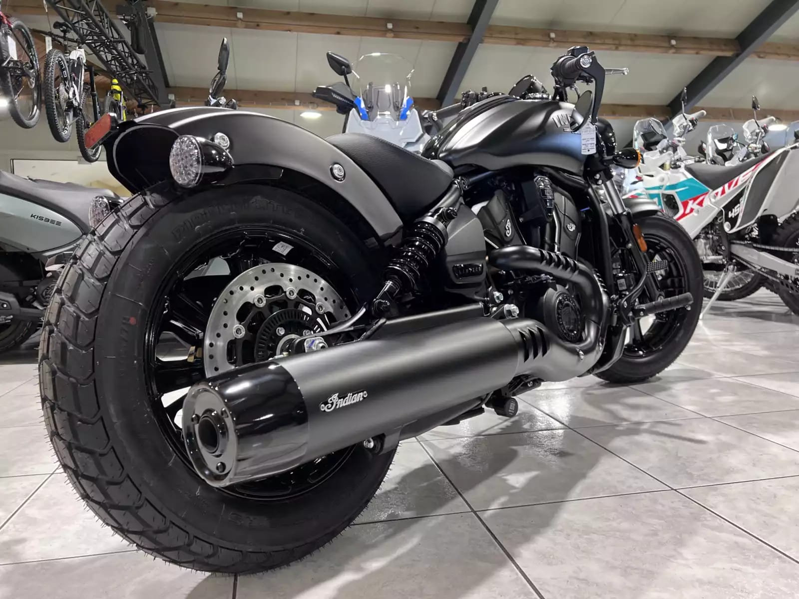 Indian Scout Bobber Ltd + Tech Black Smoke - Photo 1