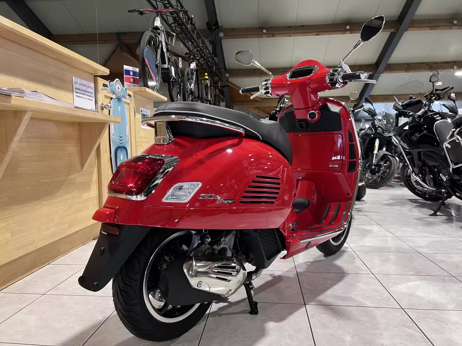 Vespa GTS Super Sport 125 - Photo 1