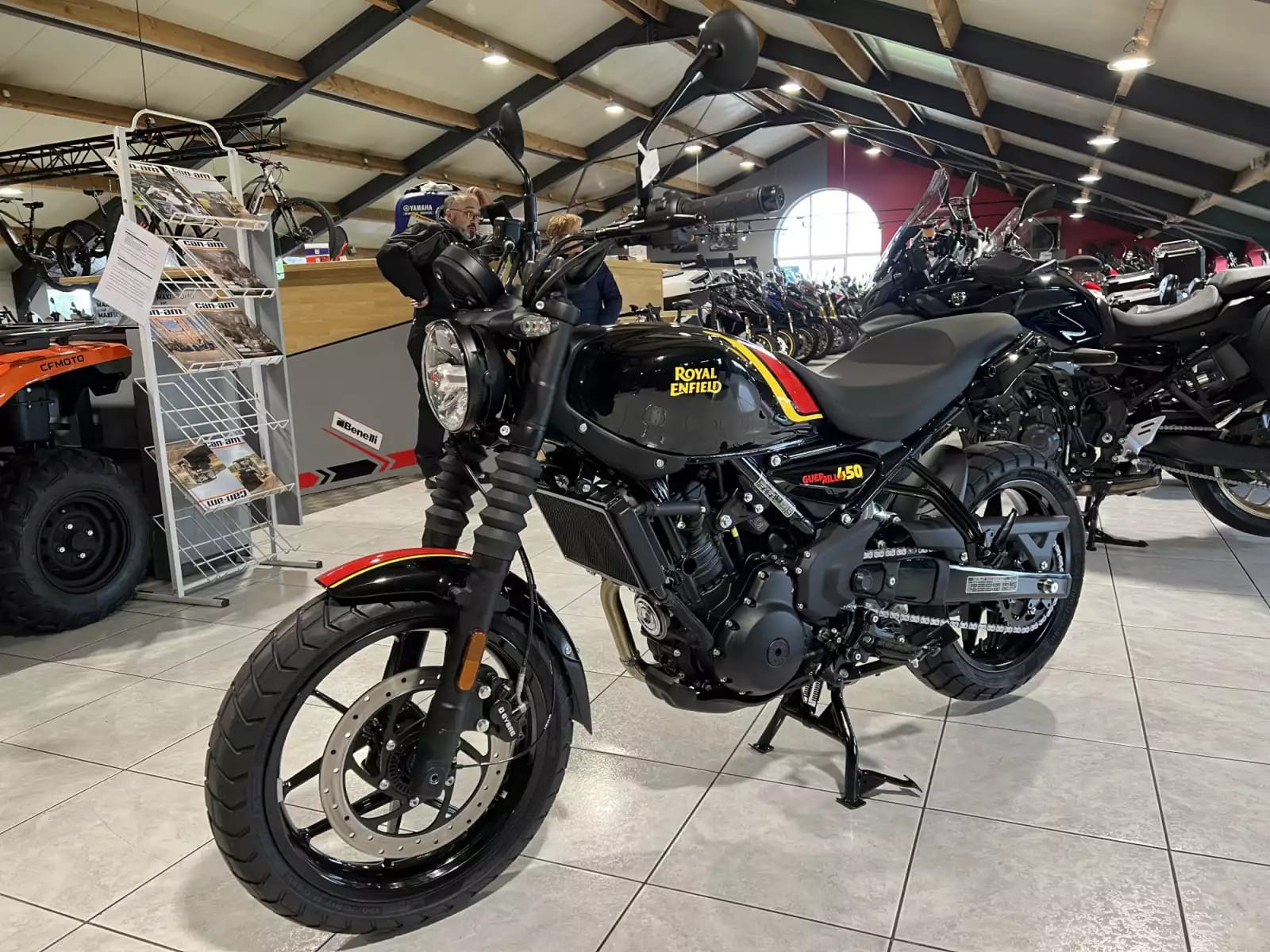 Royal Enfield Guerrilla 450 PLAYA BLACK - Photo 1