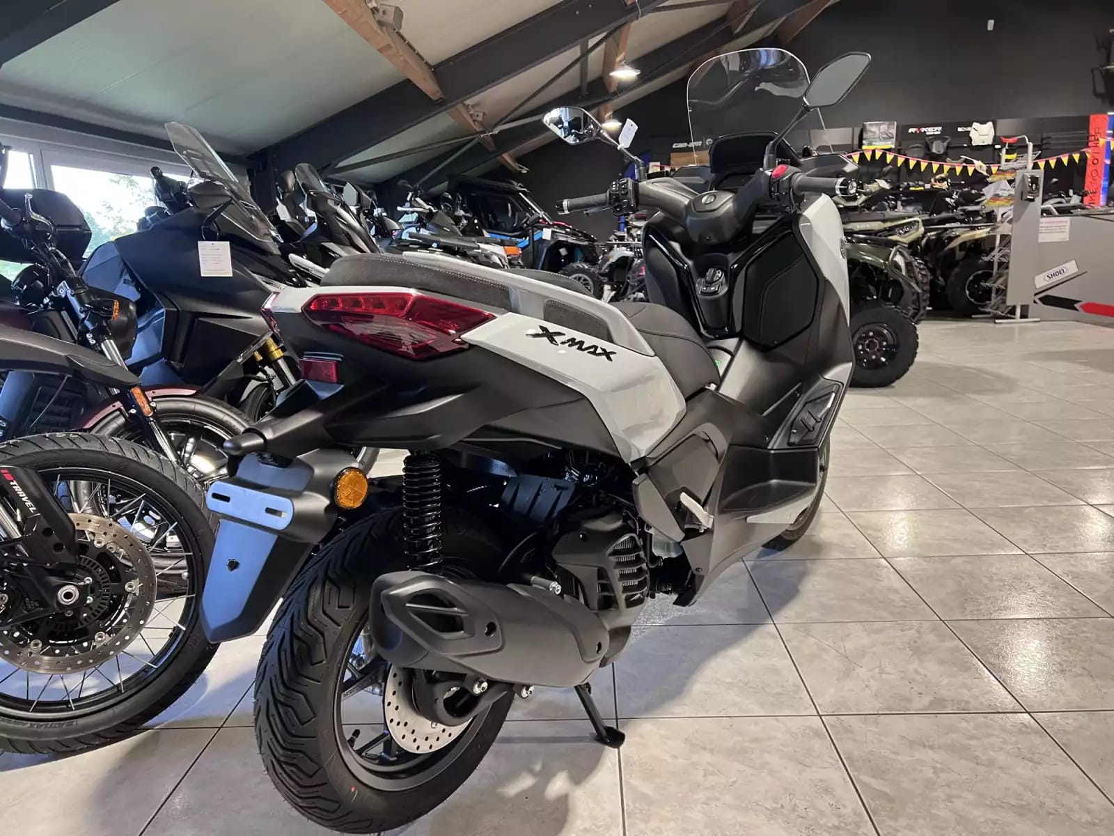 Yamaha X-Max 125 TECH MAX + - Photo 1