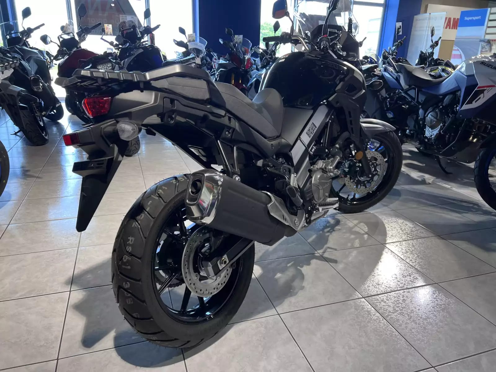 Suzuki V-Strom 650 - Photo 1