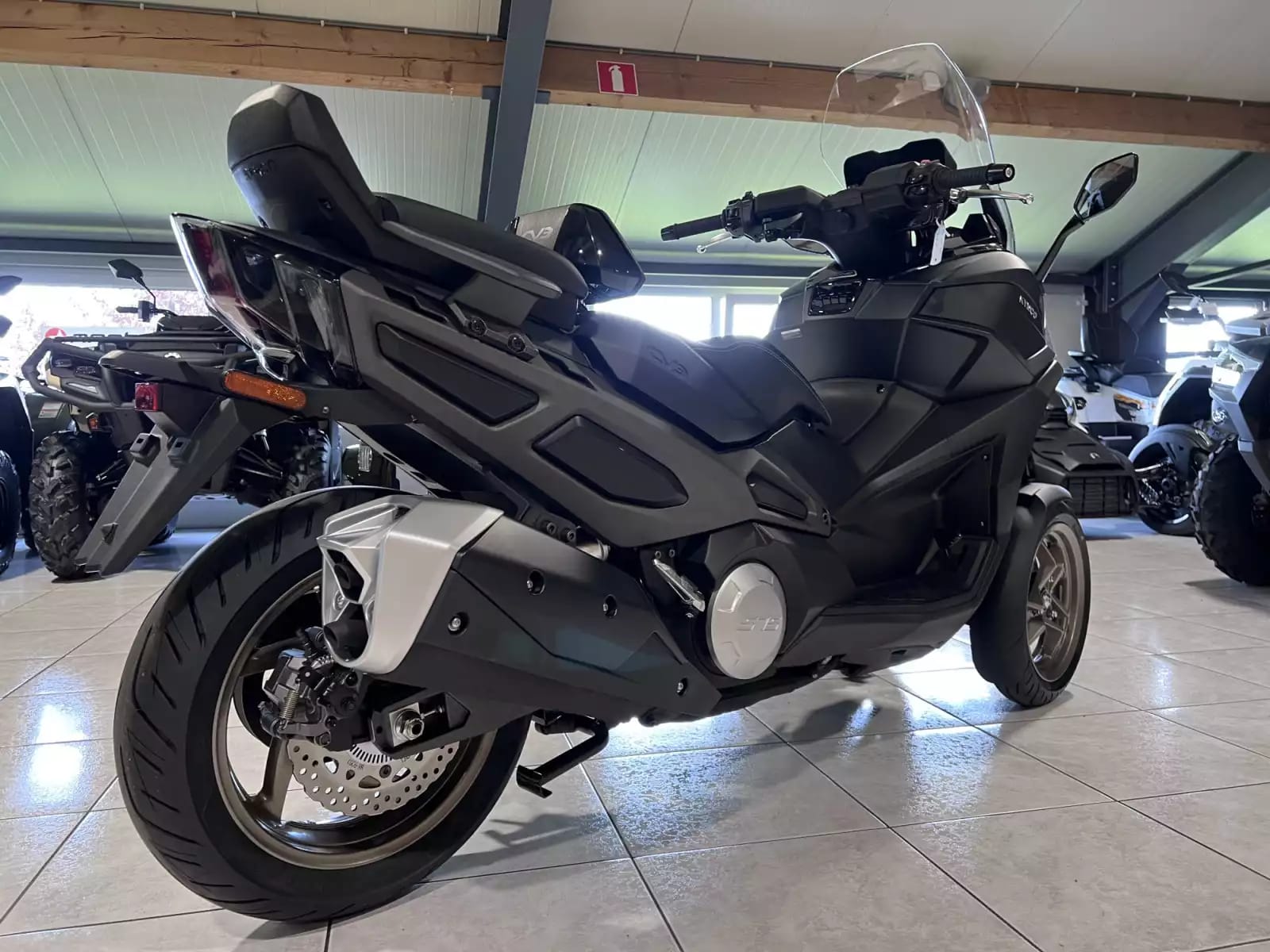 Kymco CV3 575 - Photo 1