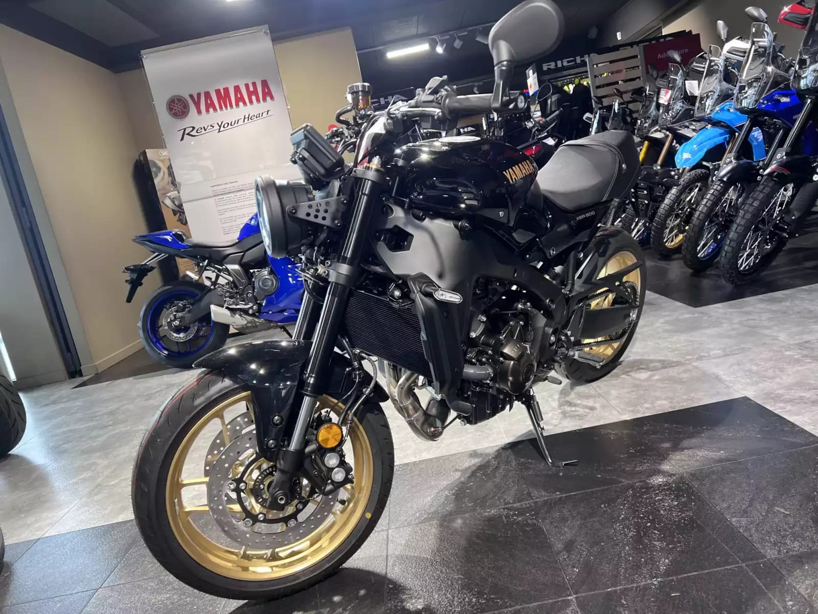 Yamaha XSR 900 - Photo 1