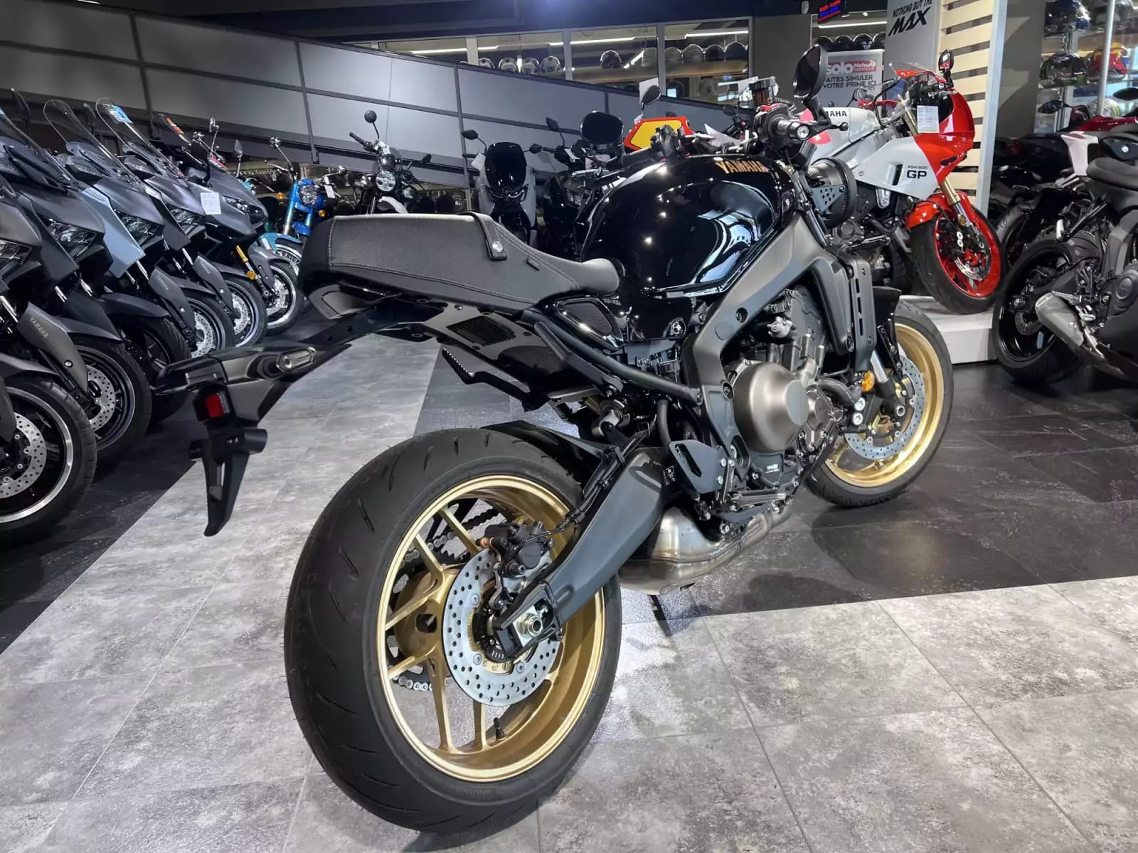Yamaha XSR 900 - Photo 1