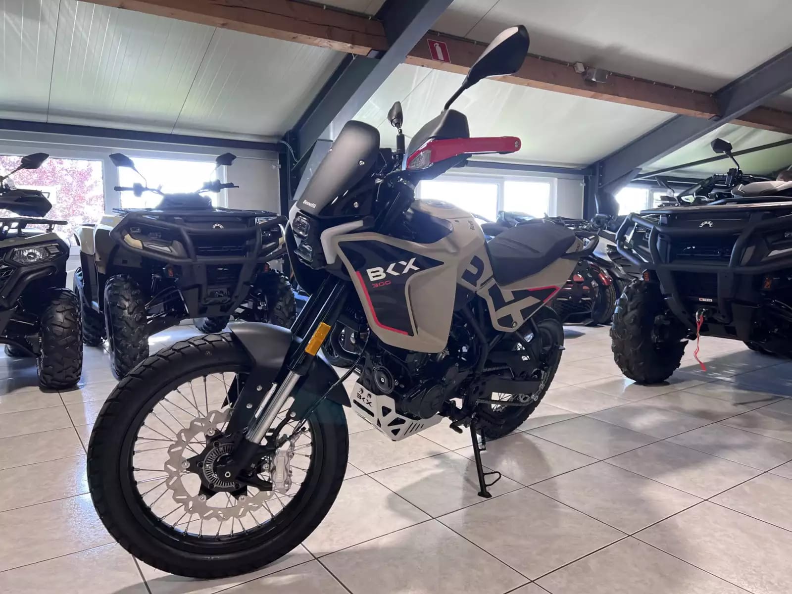 Benelli BKX 300 - Photo 1