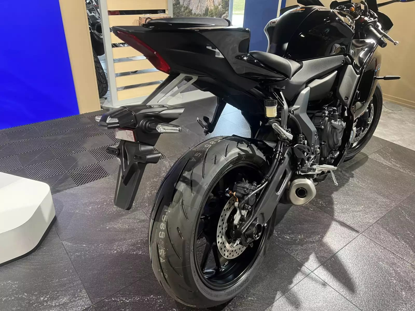 Yamaha R7 - Photo 1