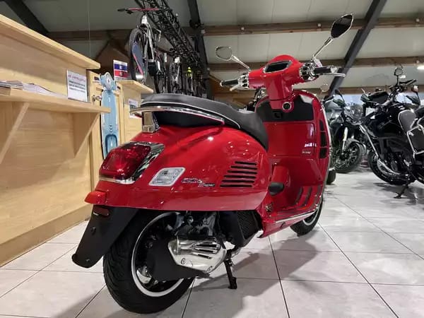 Vespa GTS Super Sport 125 - Photo 2