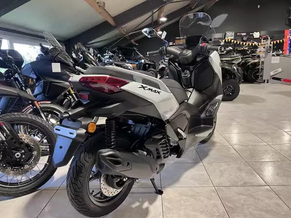 Yamaha X-Max 125 TECH MAX + - Photo 2