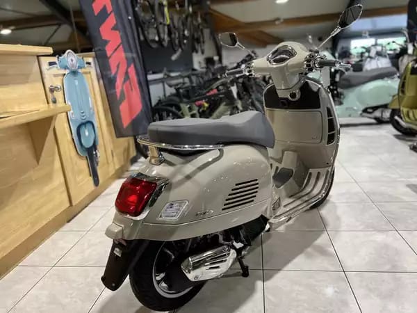 Vespa GTS 310 Classica - Photo 2