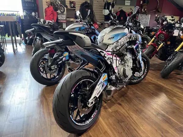 CF Moto 675 NK Réplica - Photo 2