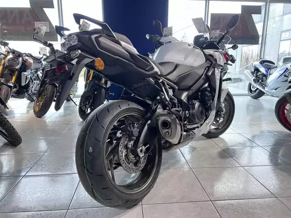 Suzuki GSX-S 1000GT - Photo 2