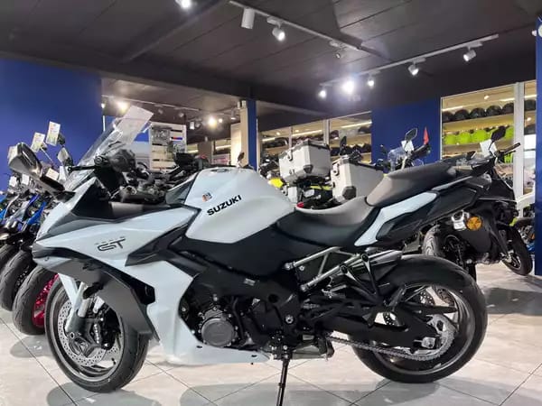 Suzuki GSX-S 1000GT - Photo 3