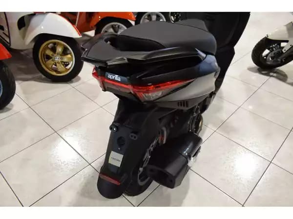 Aprilia SX 50 R CLASSE B 45/KM/H - Photo 2