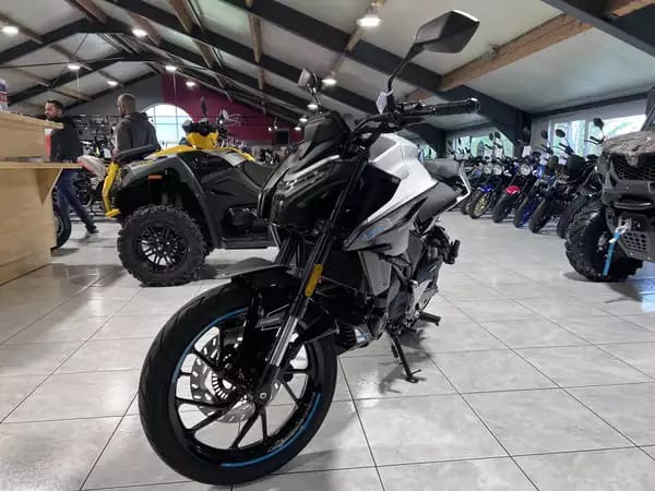 CF Moto 125 NK - Photo 2