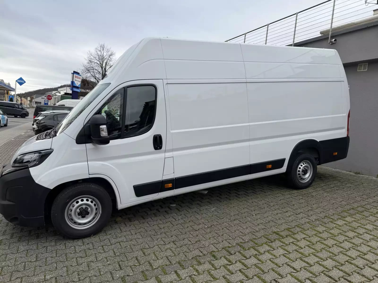 Peugeot Boxer 2.2 BlueHDI EAT8 190 L4H3 335 - Photo 1
