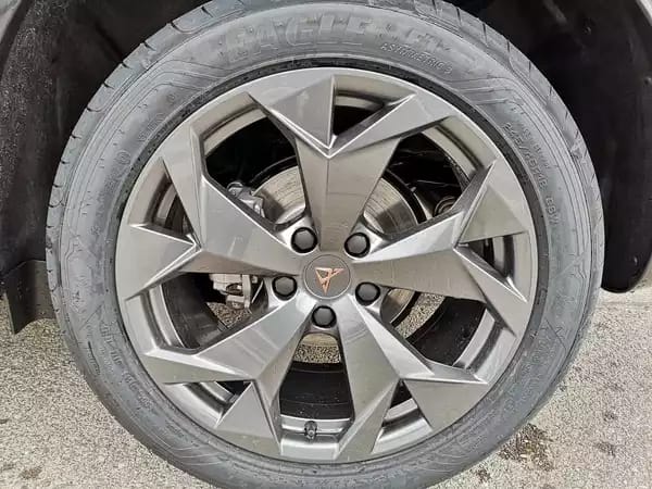 Cupra Formentor 1.5 eTSi DSG 150 - Photo 2