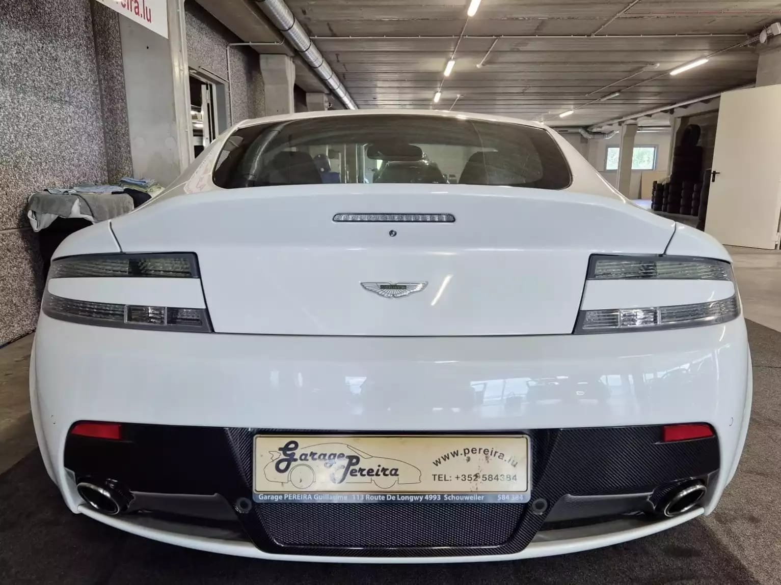 Aston Martin V8 Vantage EUROPA CARBON CUIR NAVI - Photo 1