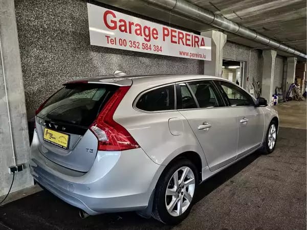Volvo V60 T3 AUTO NAVI - Photo 2