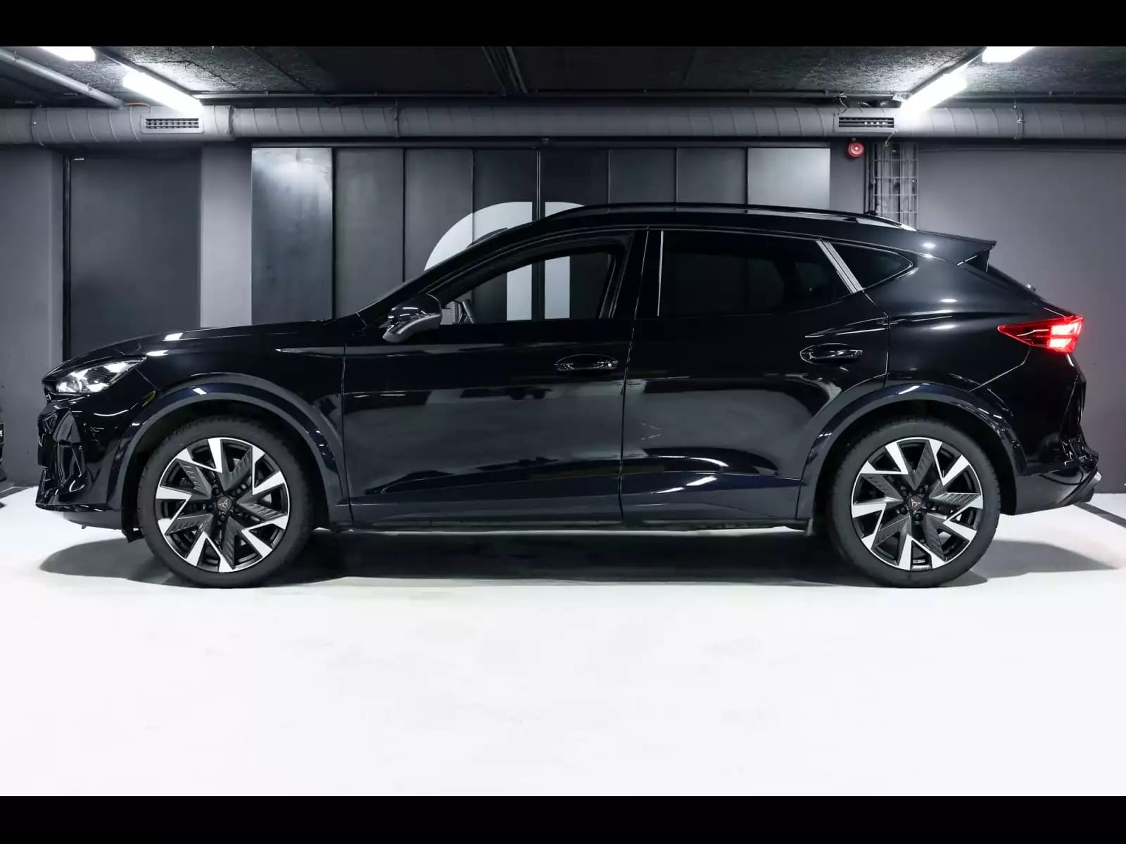 Cupra Formentor VZ 2.0 TSI 333 DSG7 4DRIVE (FACELIFT) – MIDNIGHT BLACK - Photo 1