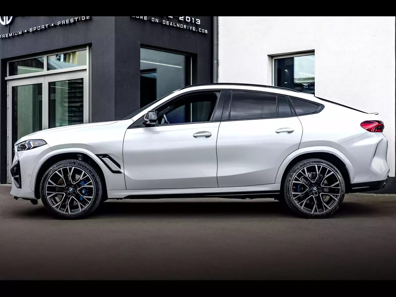 BMW X6 M COMPETITION 4.4 (625 CH) STEPTRONIC XDRIVE – MINERALWEISS METALLIC - Photo 1
