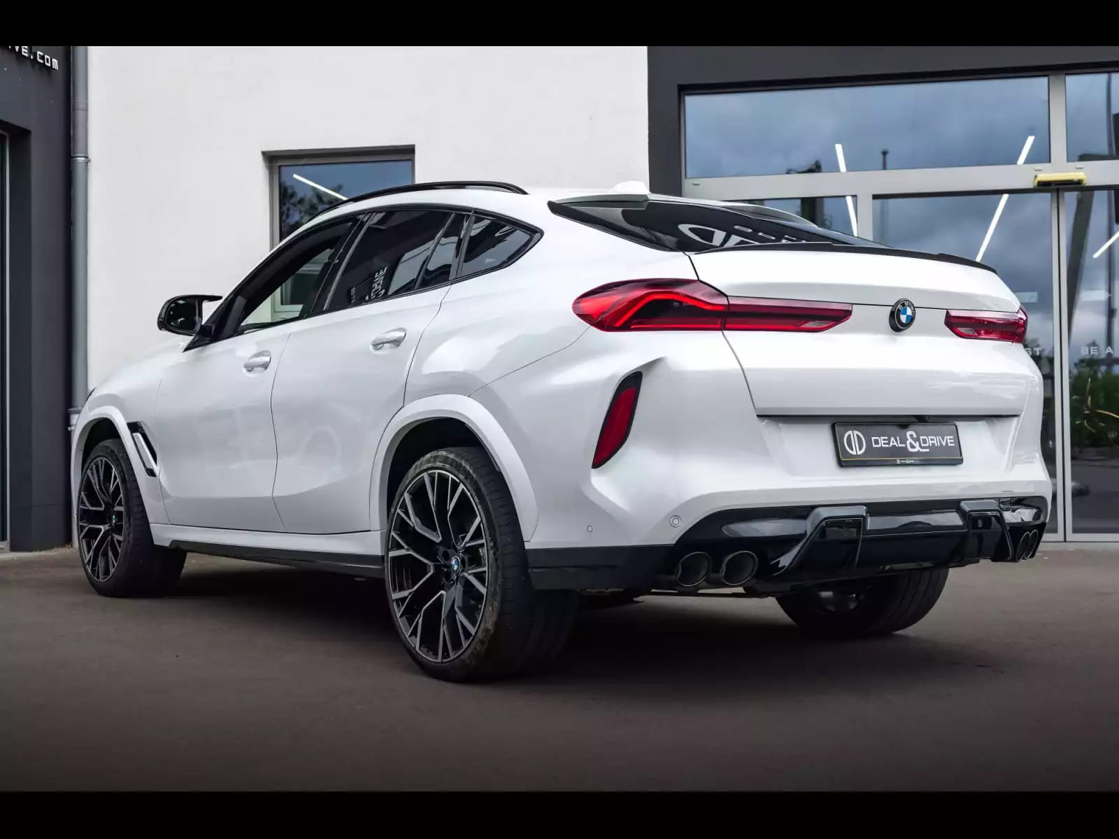 BMW X6 M COMPETITION 4.4 (625 CH) STEPTRONIC XDRIVE – MINERALWEISS METALLIC - Photo 1