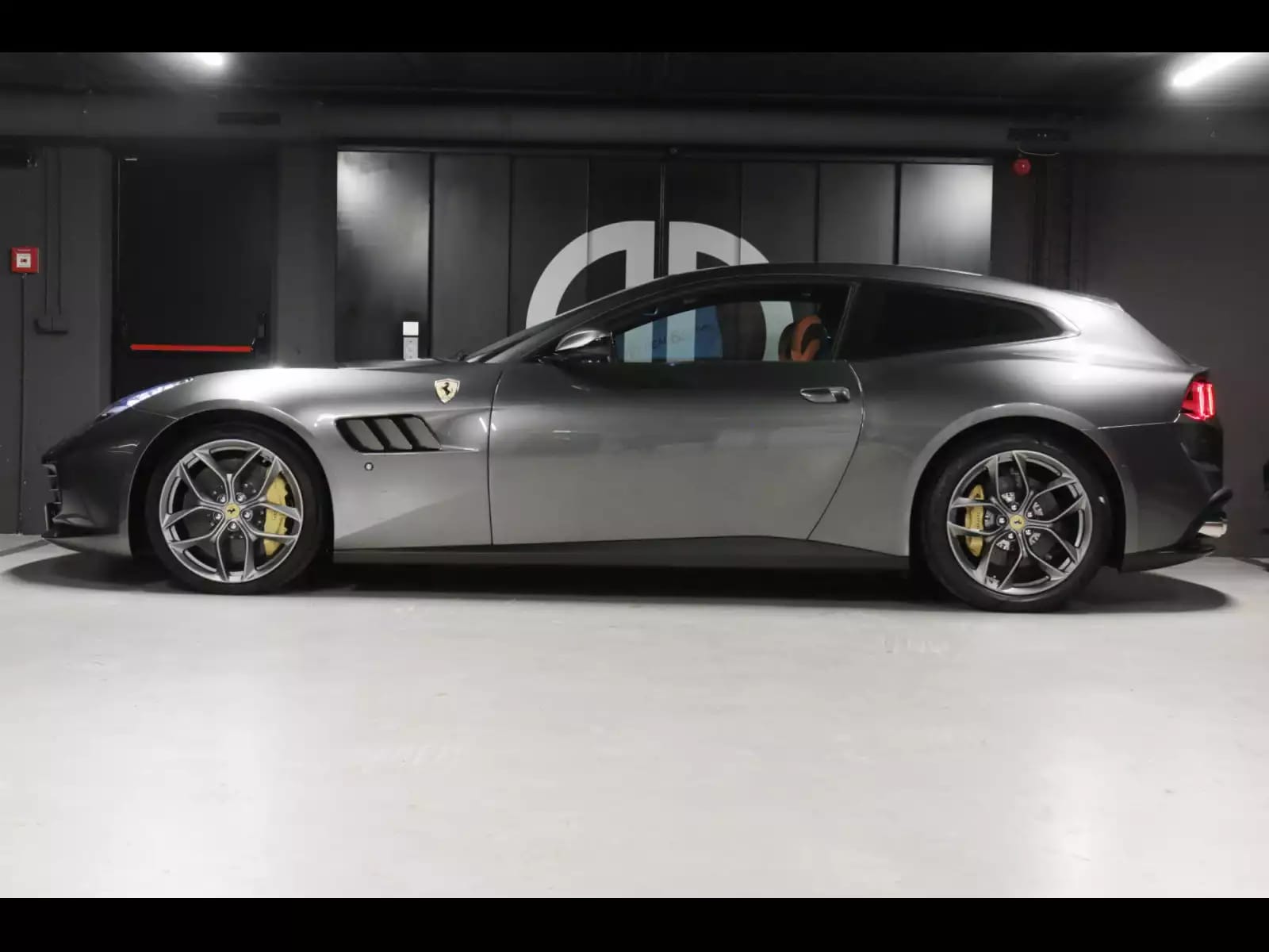 Ferrari GTC4Lusso V8 T 3.9 (611 CH) – GRIGIO SILVERSTONE - Photo 1