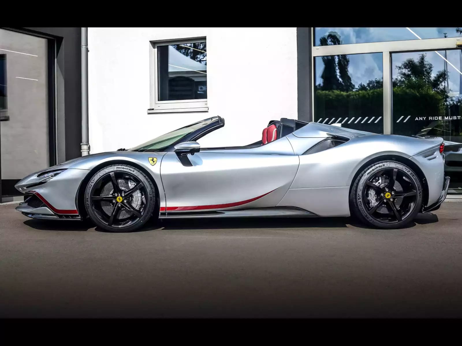 Ferrari SF90 Spider ATELIER (1000 CH) – SANUSILVER X NERO PUROSANGUE – PPF - Photo 1