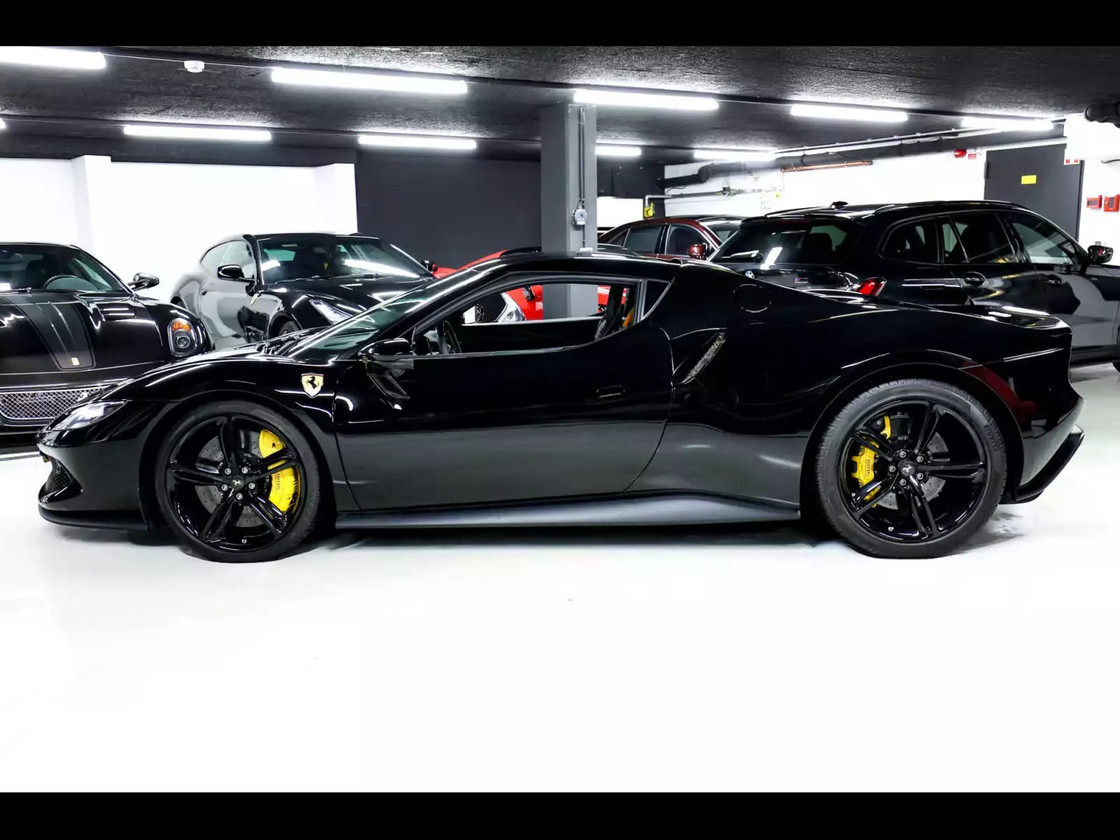Ferrari 296 GTB (830 CH) - Photo 1