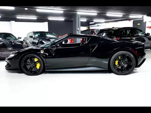 Ferrari 296 GTB (830 CH) - Photo 2