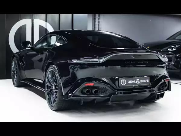 Aston Martin V8 VANTAGE COUPE - Photo 3