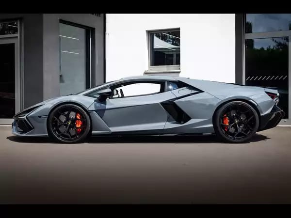 Lamborghini Revuelto 6.5 V12 HPEV (1.015 CH) - Photo 2