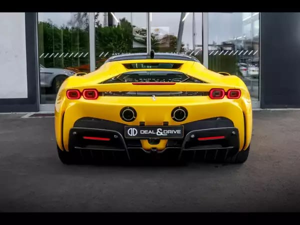Ferrari SF90 Stradale STRADALE GIALLO 3 STRATO CARBON BLEU - Photo 3