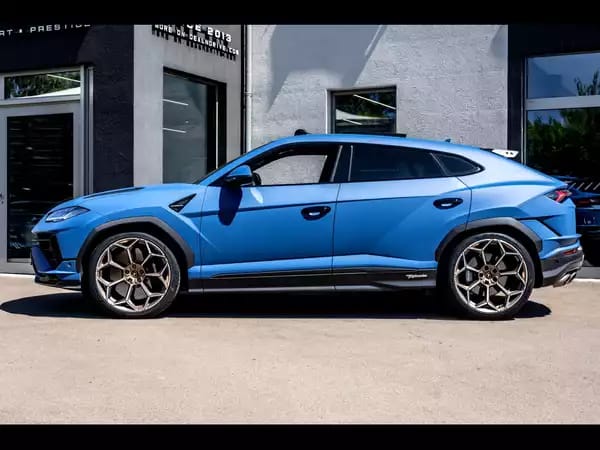 Lamborghini Urus PERFORMANTE 4.0 V8 666 CH – BLU GRIFO MATT – AD PERSONAM – AKRAPOVIC - Photo 2
