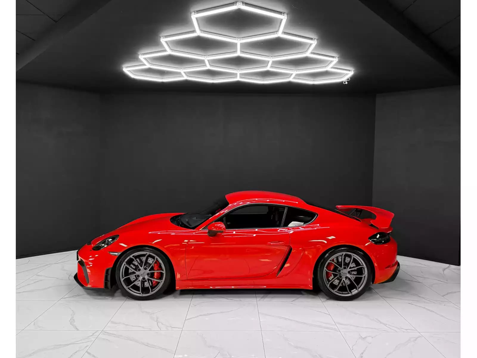 Porsche 718 Cayman GT4 - Photo 1