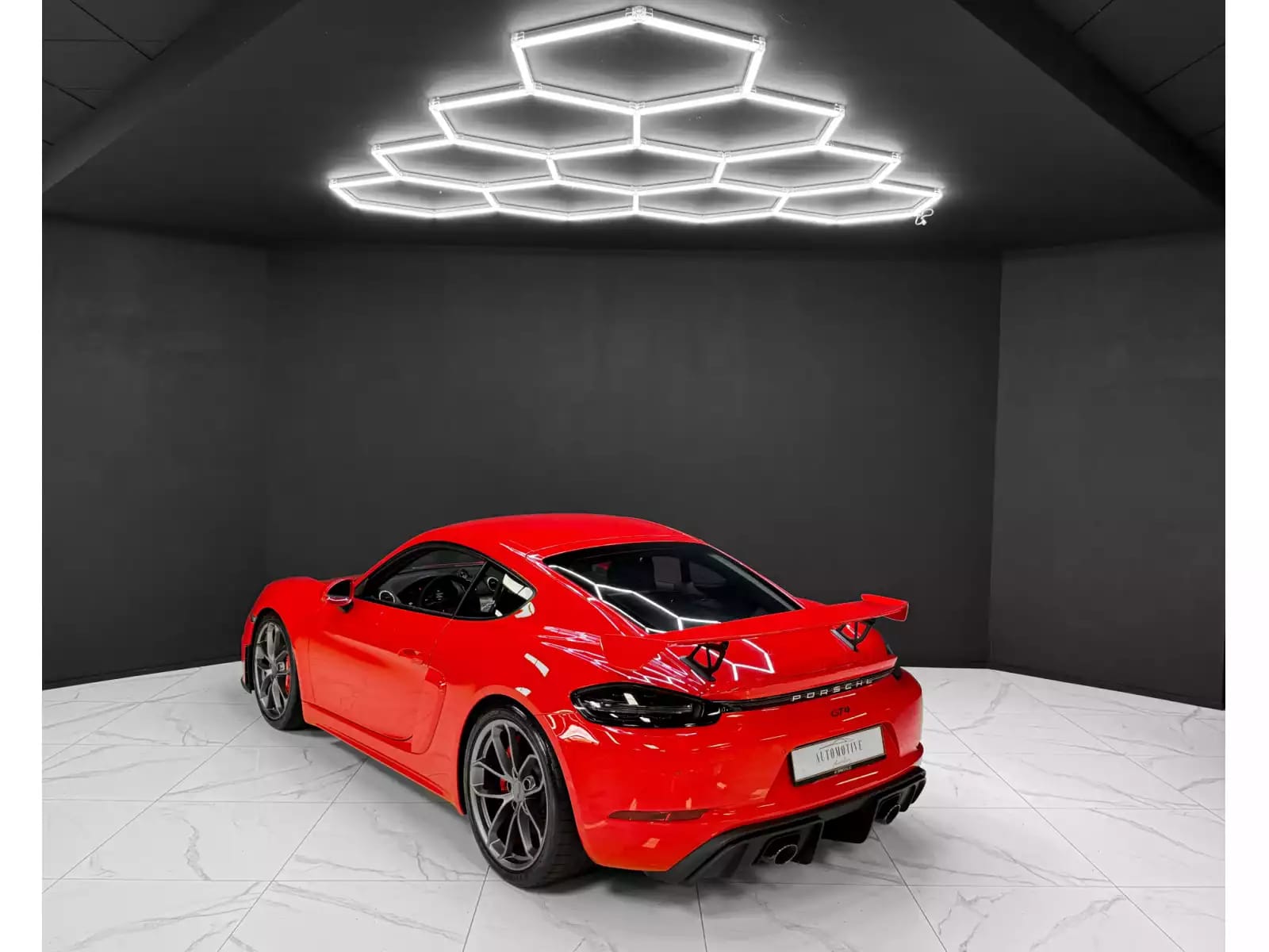 Porsche 718 Cayman GT4 - Photo 1