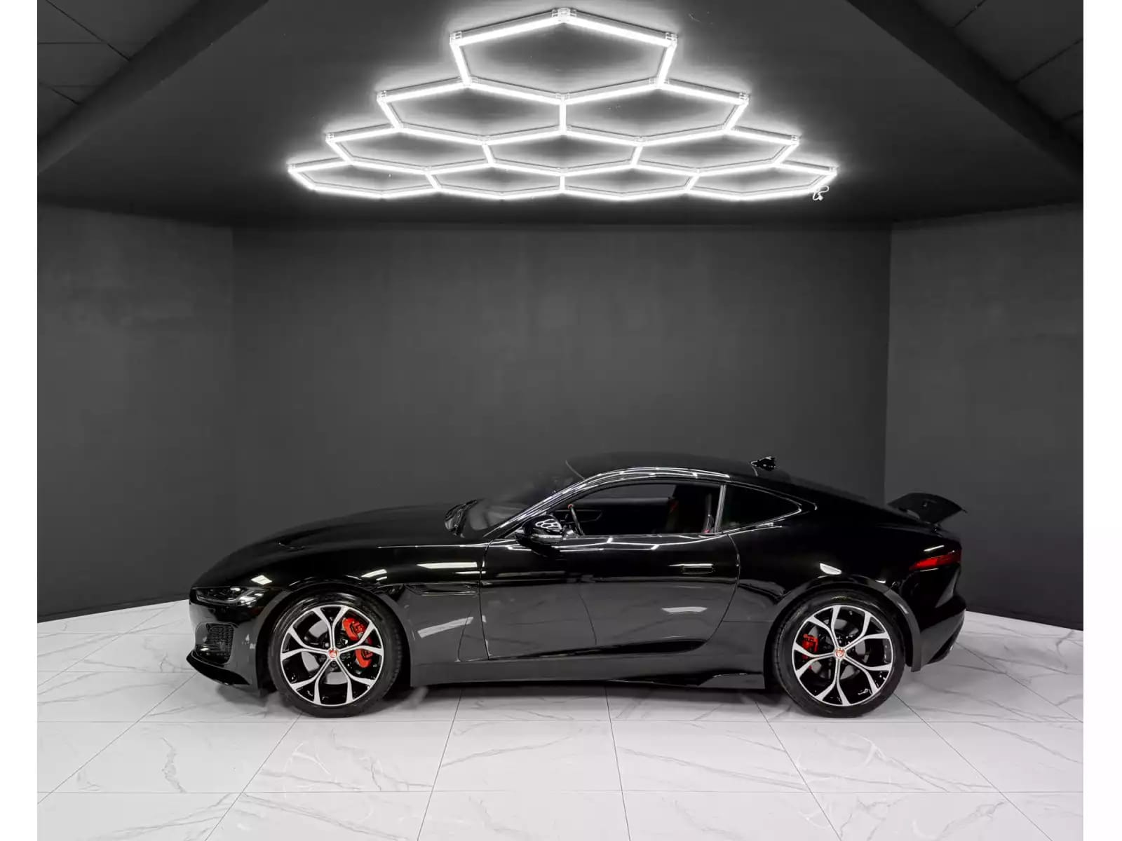Jaguar F-Type P300 - Photo 1
